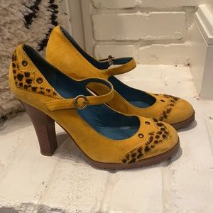 Marc Jacobs yellow suede heel blue sole